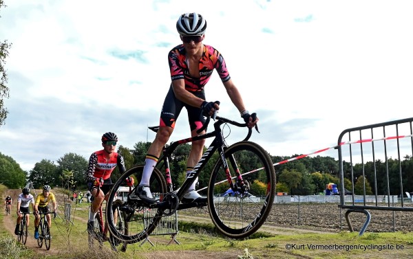 Veldritbelofte Kenay De Moyer Sluit Per Direct Aan Bij Pauwels Sauzen Bingoal Cyclingsite Be